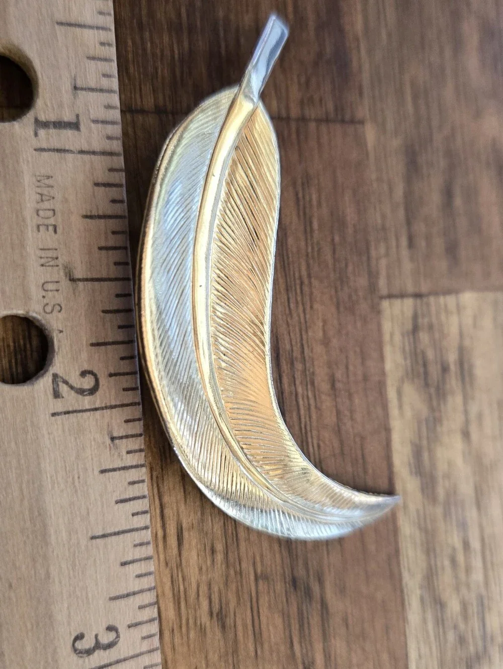 Vintage Gold Tone Feather Brooch Pin Unsigned Textured Leaf Feather Nature Jewel